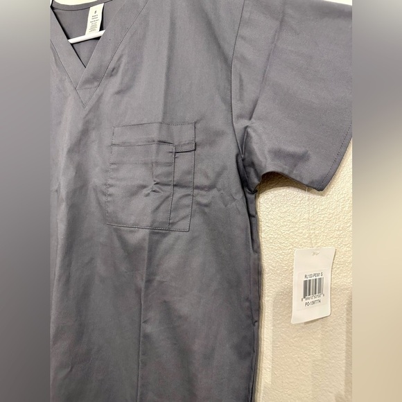 Scrub top - Picture 3 of 5